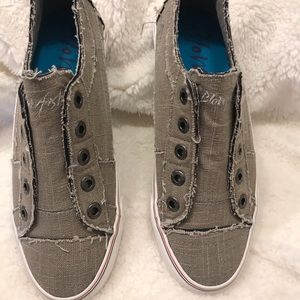 Brand new never worn Blowfish Malibu Women's Play Sneaker.